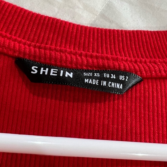 SHEIN Red V- Neck Short Sleeve Crop Top - Picture 2 of 3